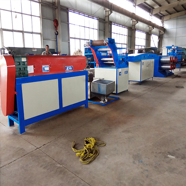 应变自如的编织袋拉丝机