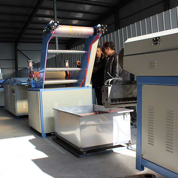  安全使用开封塑料拉丝机的几项规定